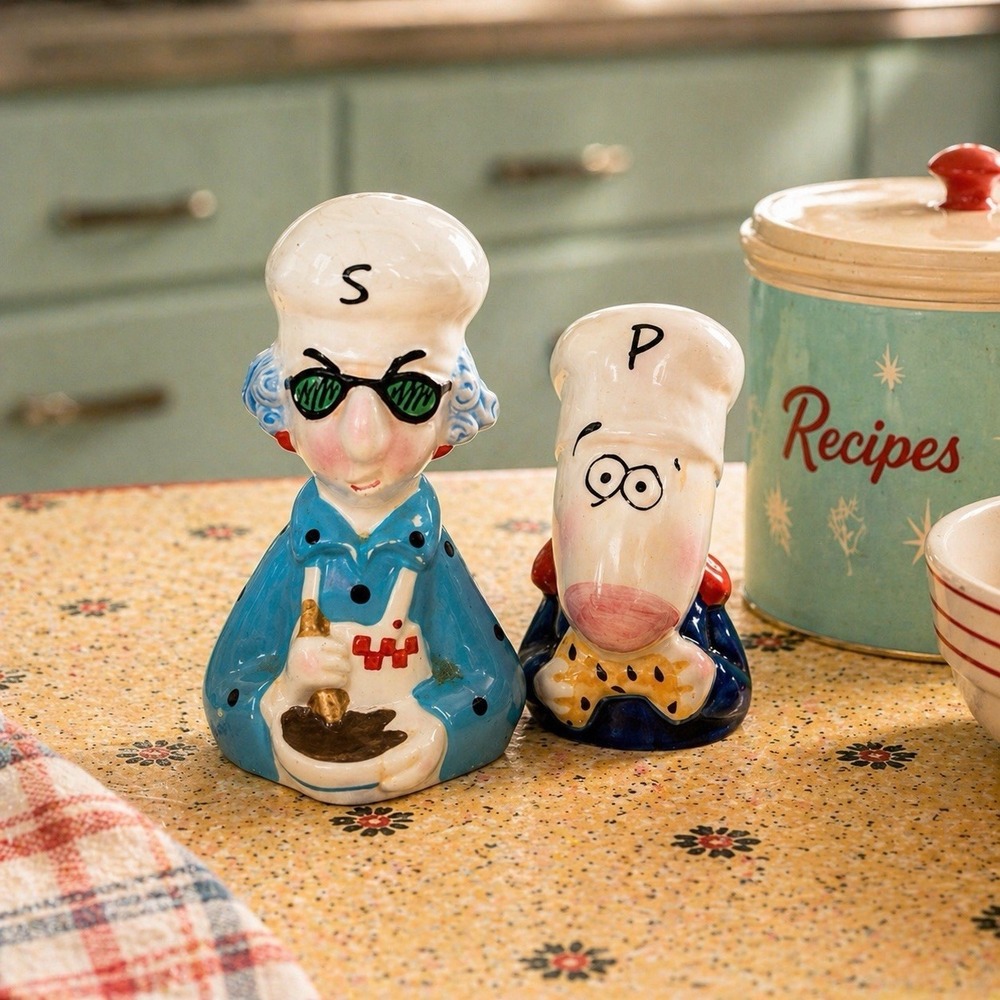 Vintage MAXINE & FLOYD- Salt/Pepper Shakers Hallmark Funny Kitchen Decor AS IS‎